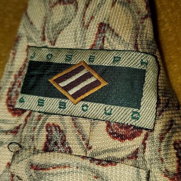 Yellow Red Patterned Necktie New - Picture 3 of 5